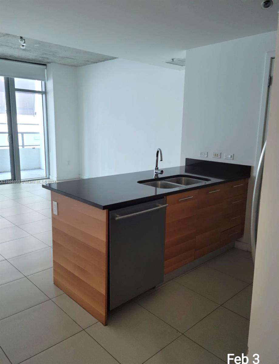 3301 NE 1 AV # L0205