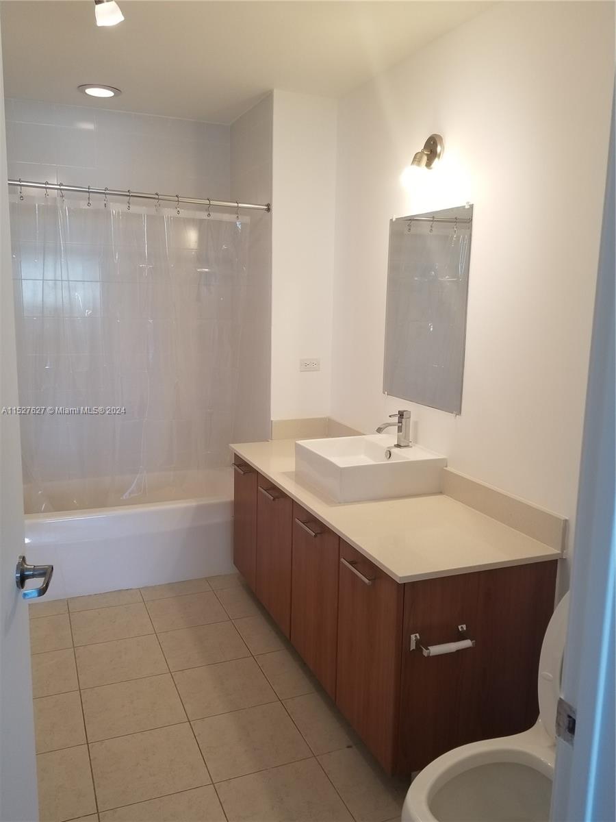 3301 NE 1 AV # H1515