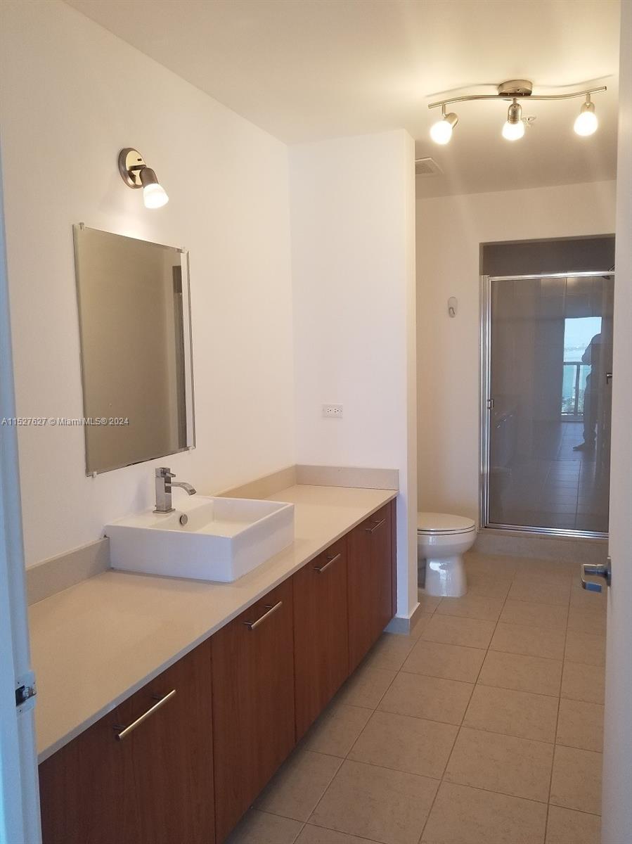 3301 NE 1 AV # H1515