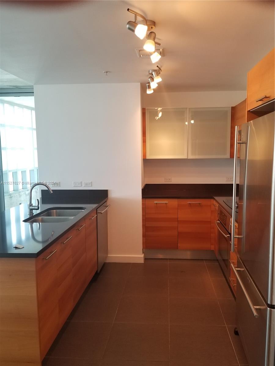 3301 NE 1 AV # H1515