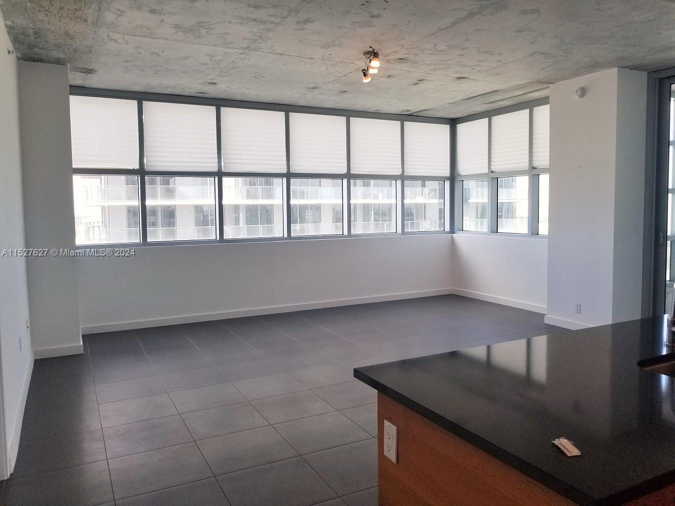 3301 NE 1 AV # H1515