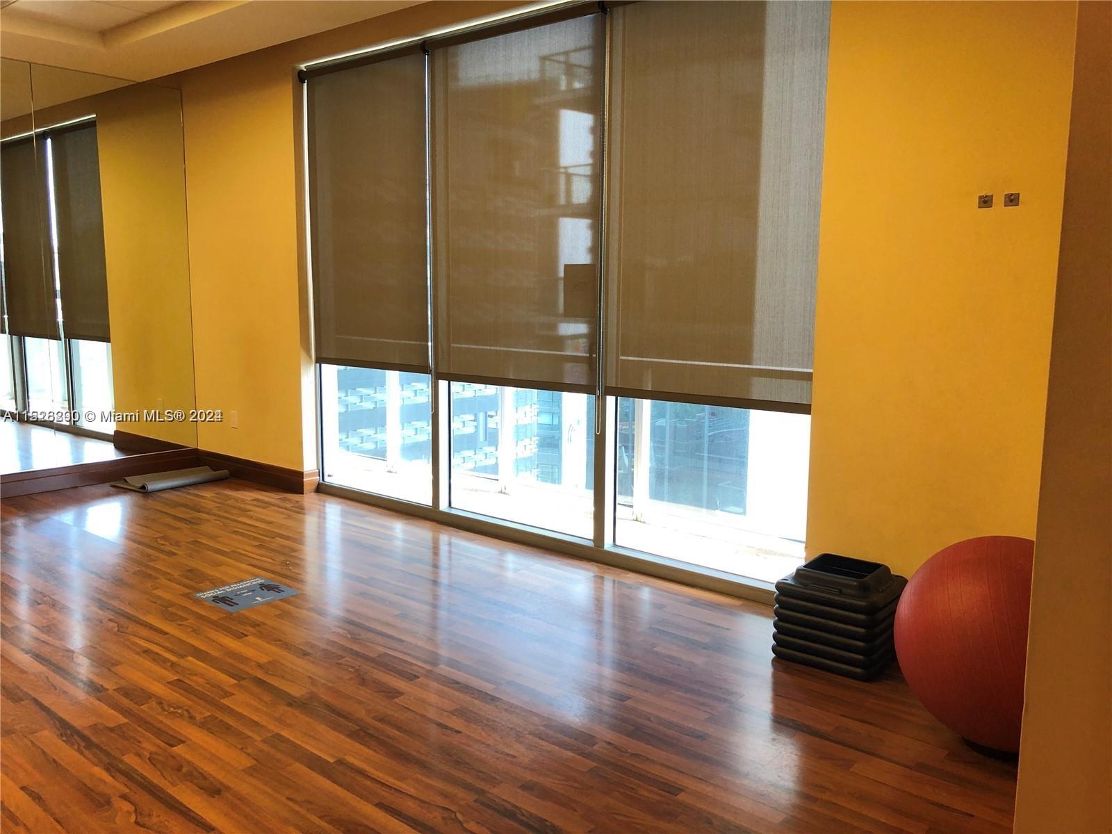 1060 BRICKELL AV # 2211