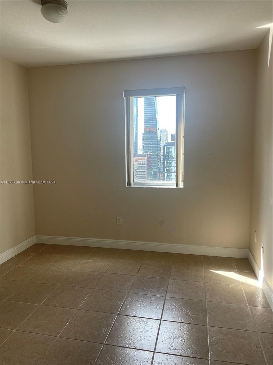 1060 BRICKELL AV # 2211