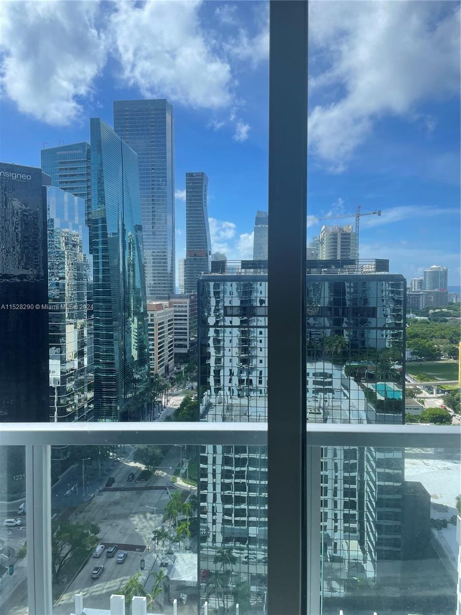 1060 BRICKELL AV # 2211