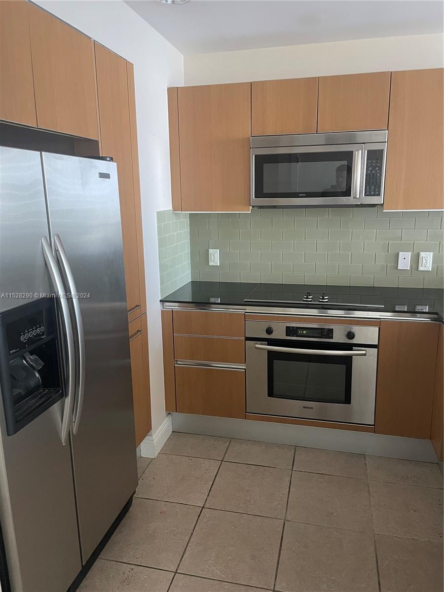 1060 BRICKELL AV # 2211