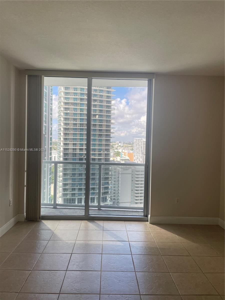 1060 BRICKELL AV # 2211