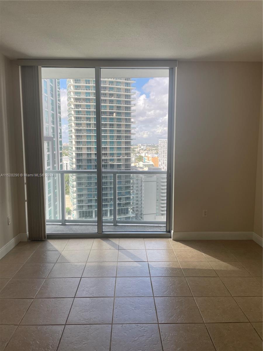 1060 BRICKELL AV # 2211