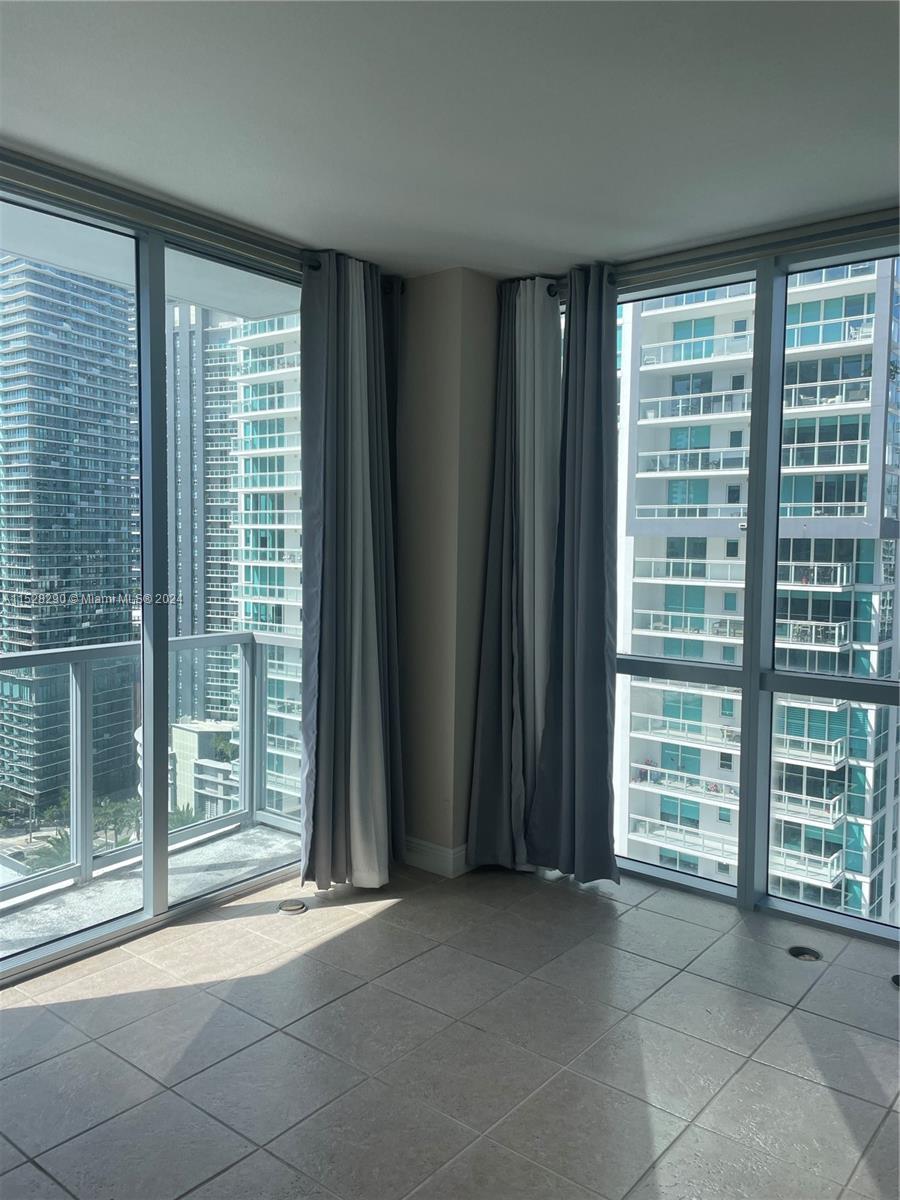 1060 BRICKELL AV # 2211