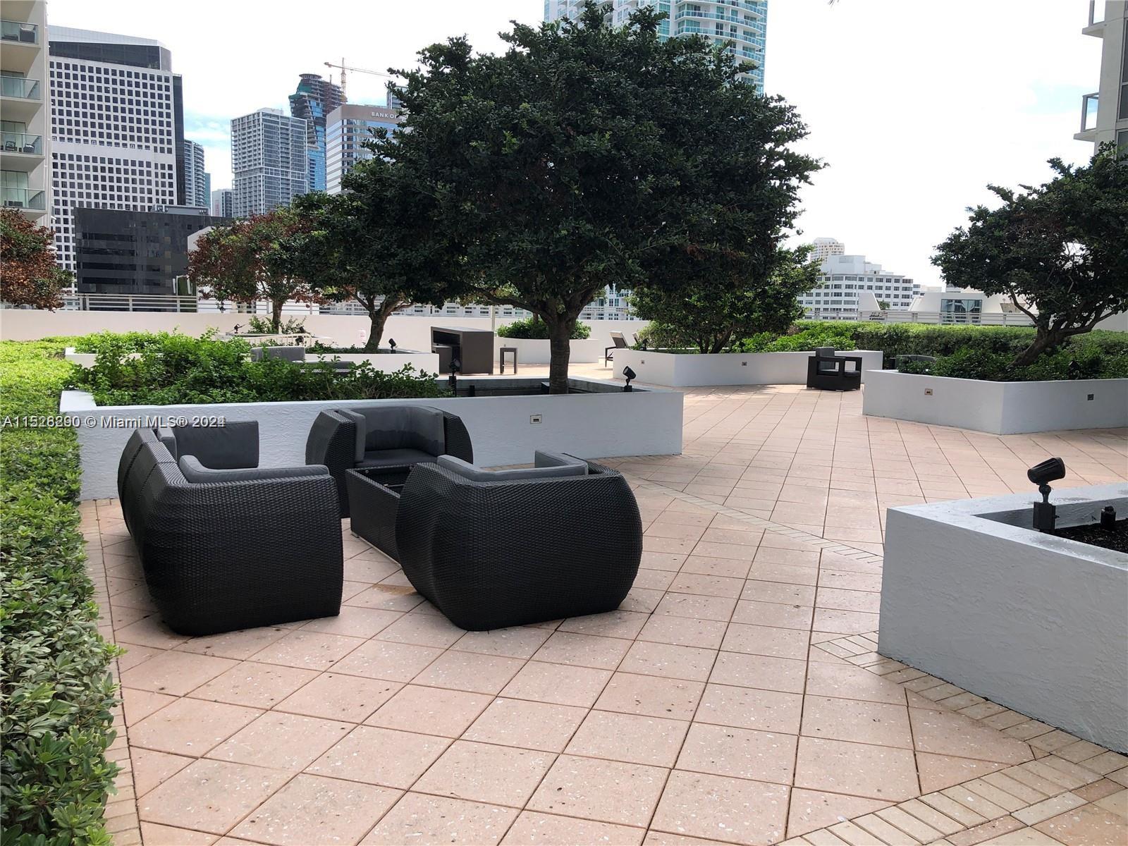 1060 BRICKELL AV # 2211
