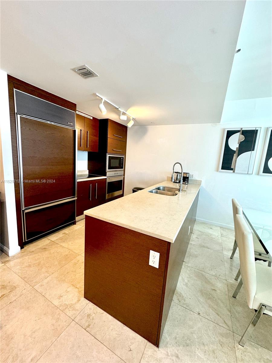 475 Brickell Ave # 2512