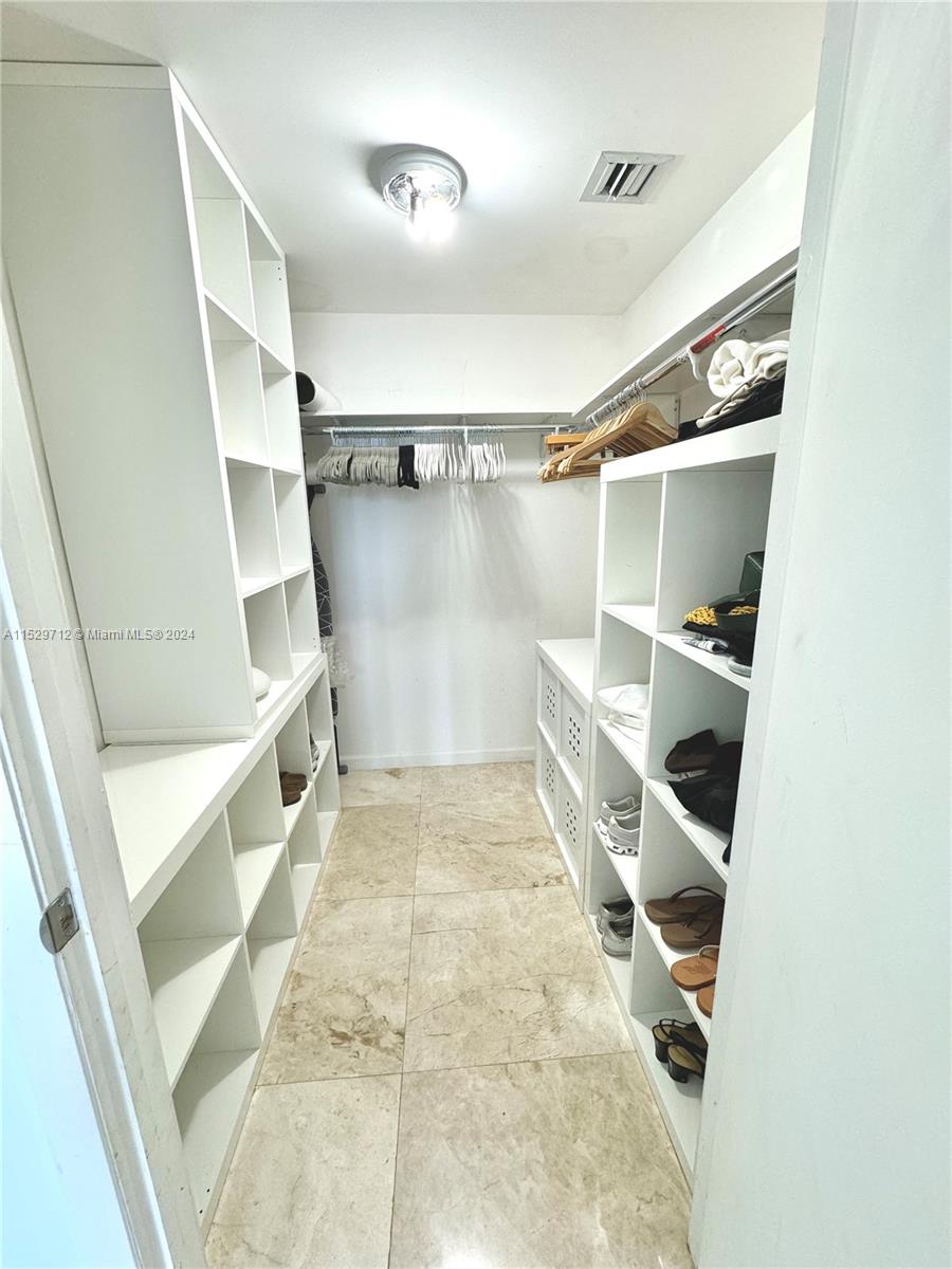 475 Brickell Ave # 2512