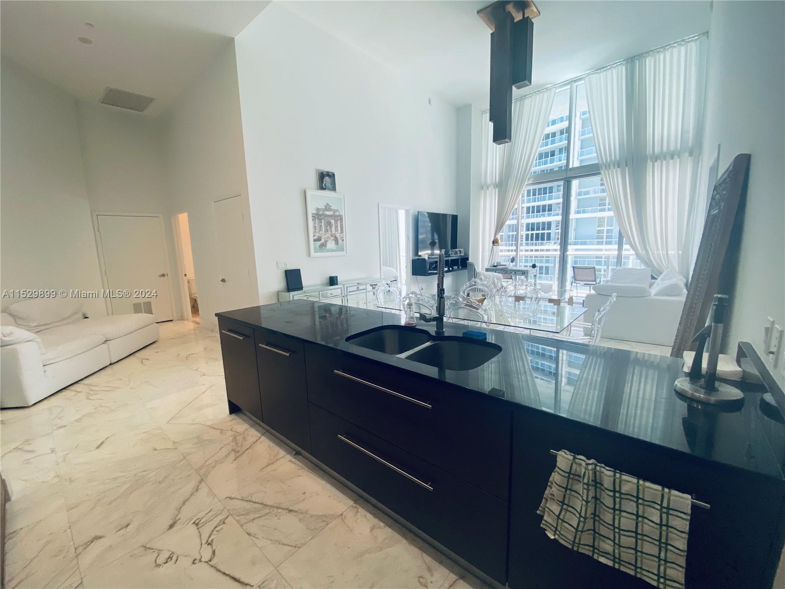 475 Brickell Ave # 2209