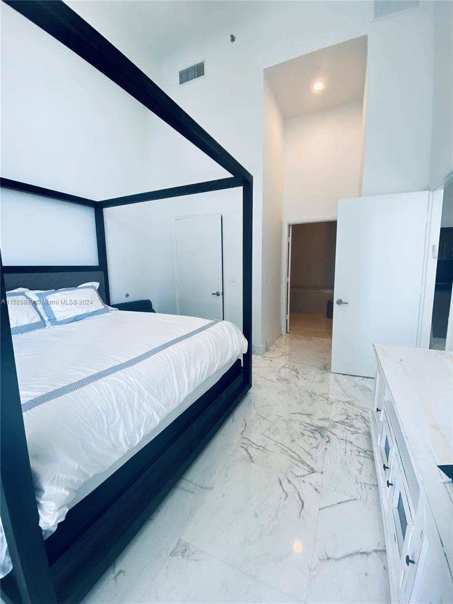 475 Brickell Ave # 2209