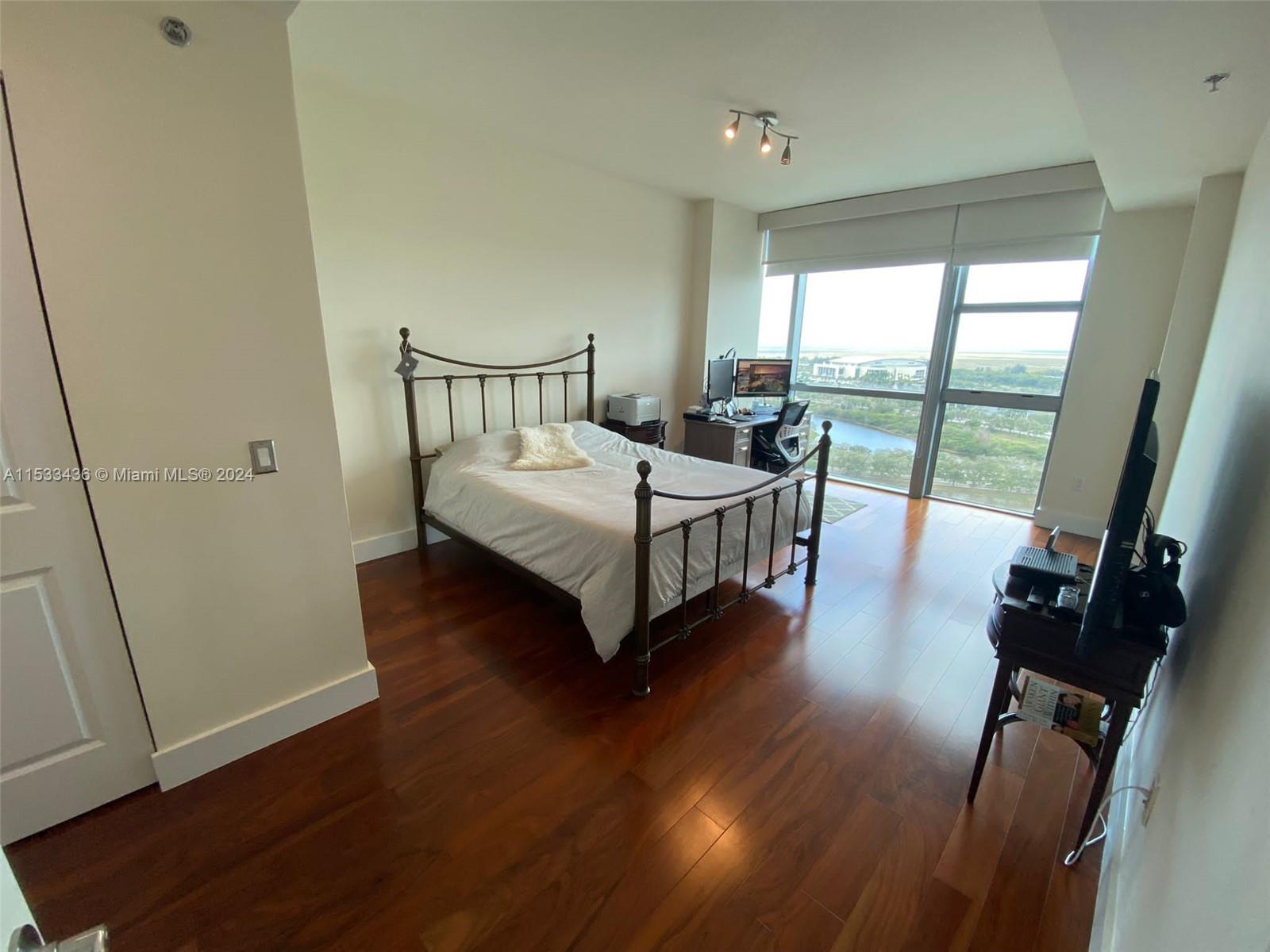 2641 N Flamingo Rd # 2505N