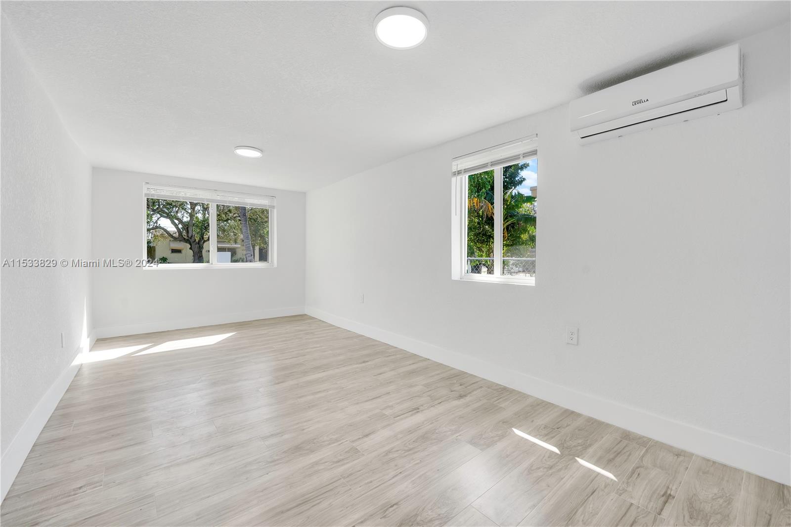 65 NW 124th St