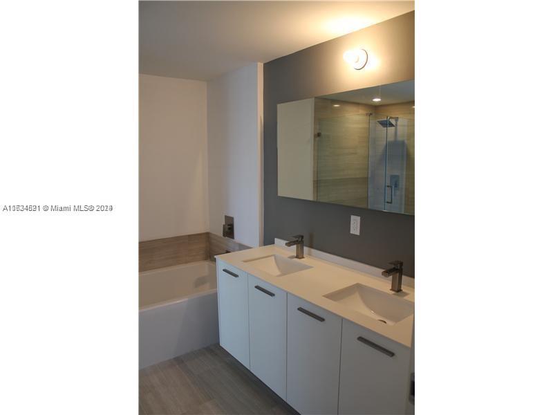 1300 Brickell Bay Dr # 1604