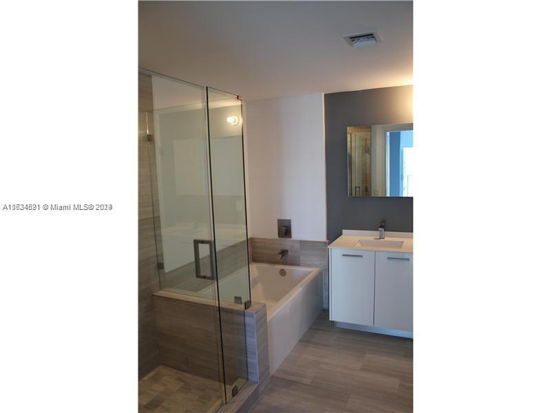 1300 Brickell Bay Dr # 1604