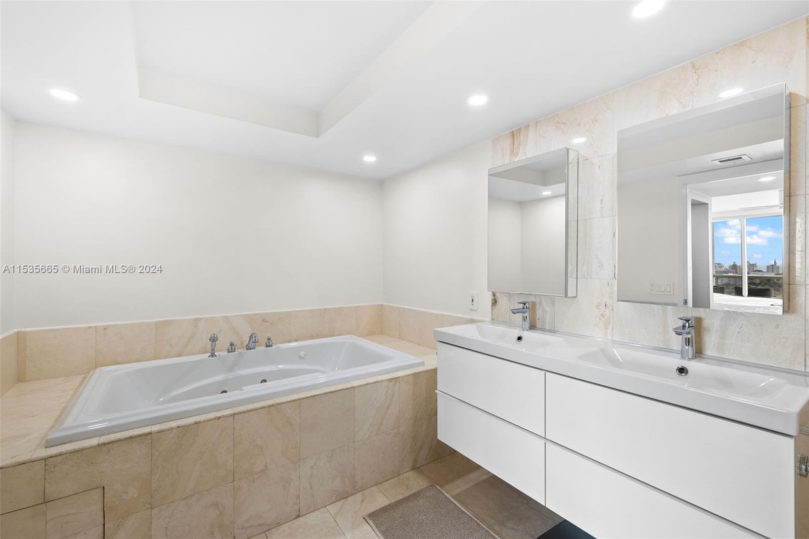 1800 Sunset Harbour Dr # 1807