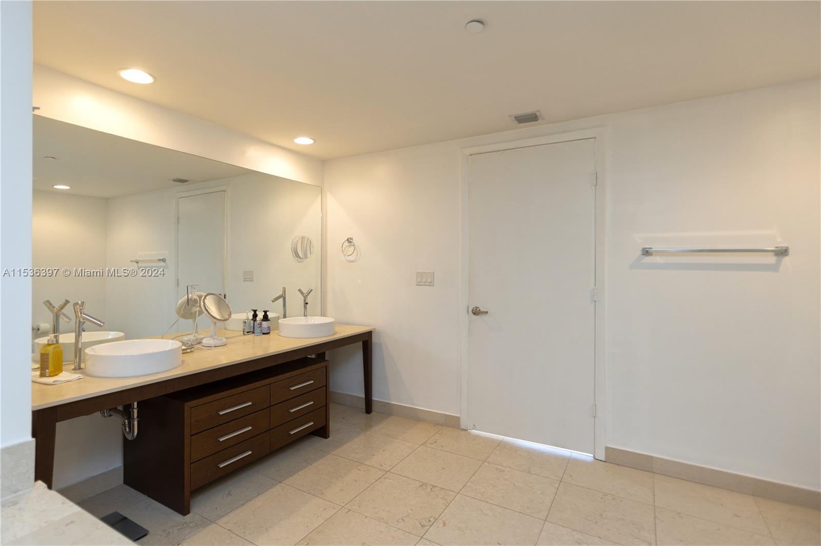 495 Brickell Ave # 2601