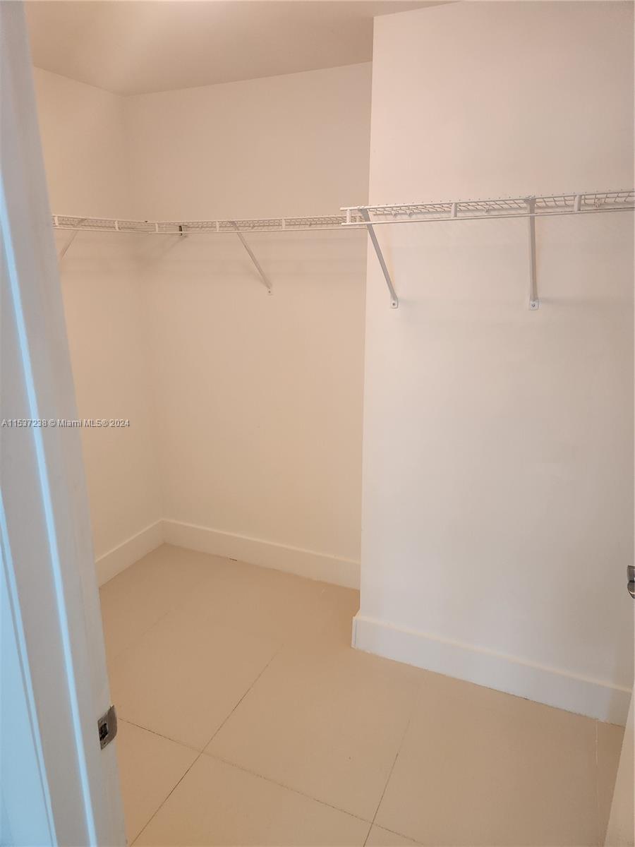 244 Biscayne Blvd # 2809