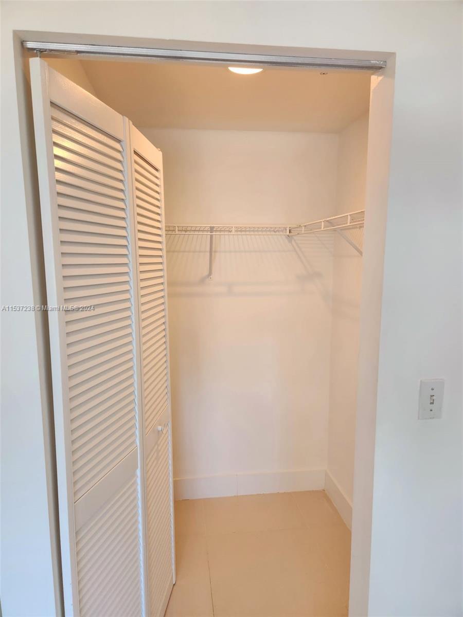244 Biscayne Blvd # 2809