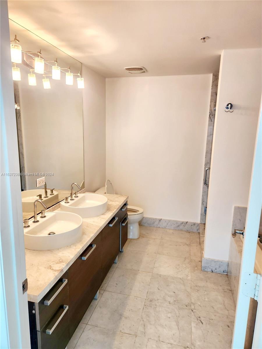 244 Biscayne Blvd # 2809