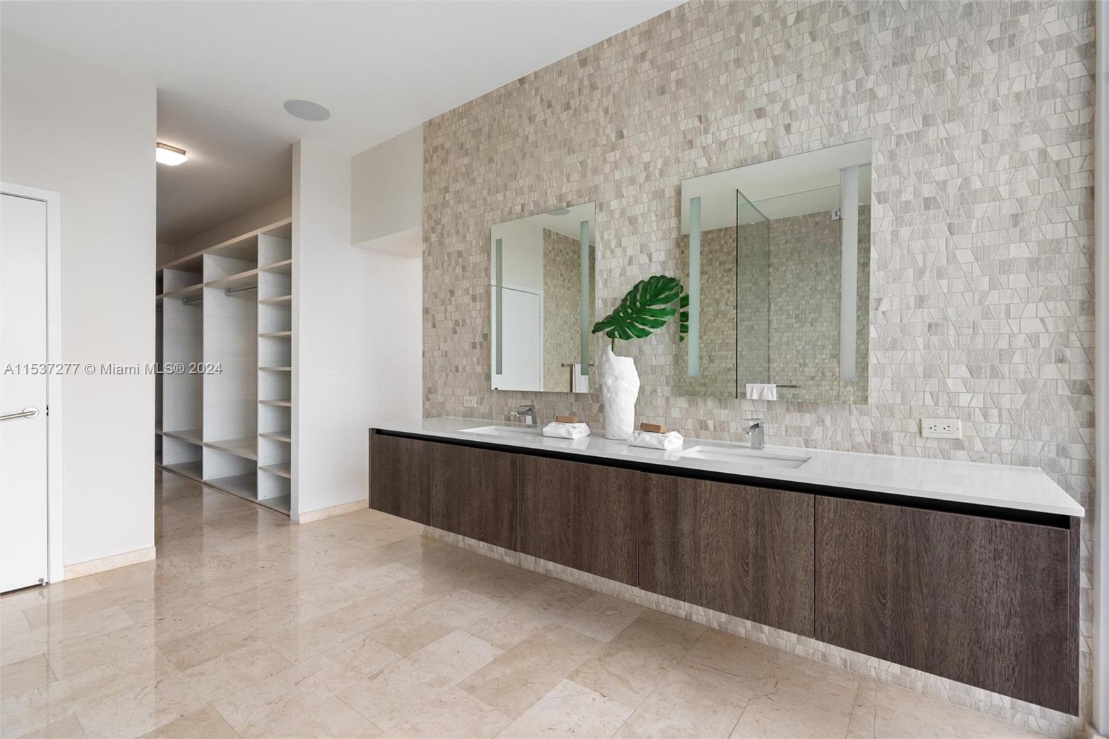 88 SW 7 Street # 4001