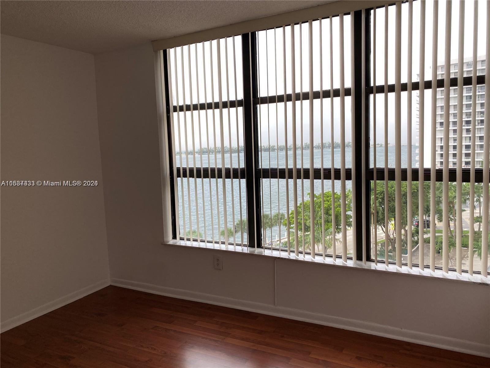 1440 Brickell Bay Dr # 802