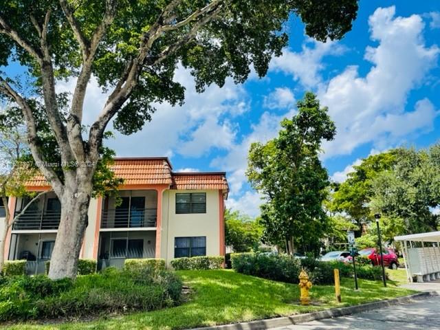 925 NE 209th St # 28 Unit: 202-28