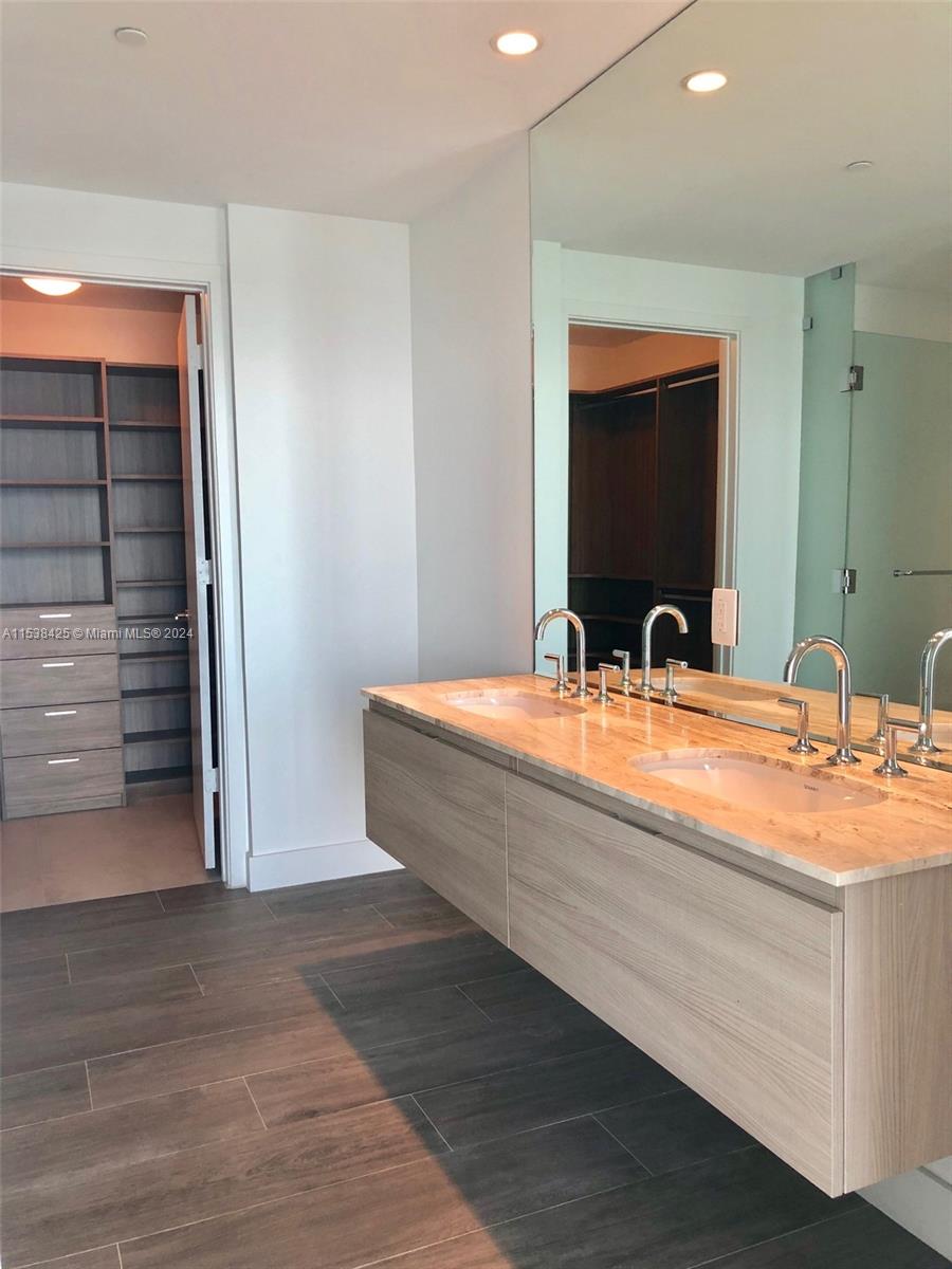 2900 NE 7th Ave # 3704