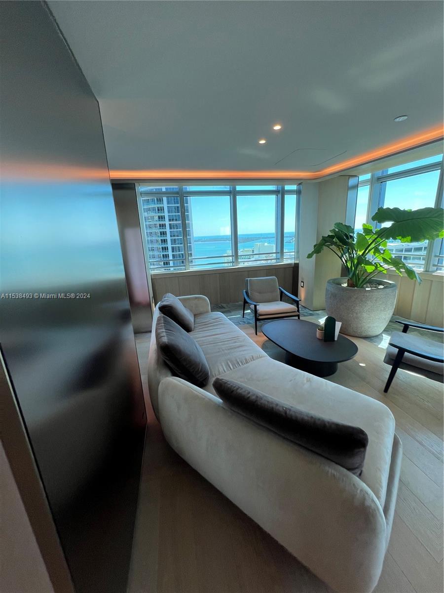 1395 Brickell Ave # 2604