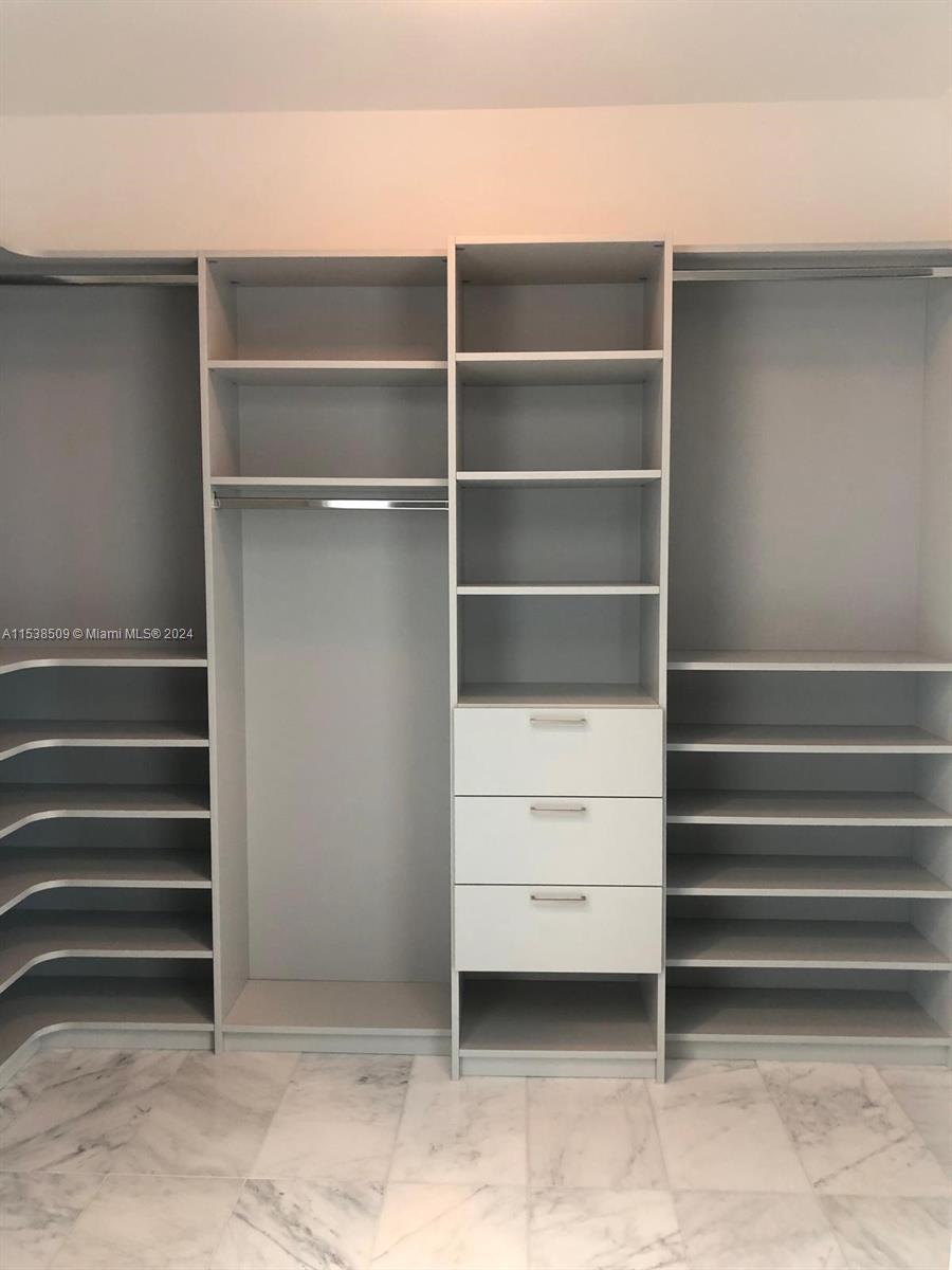 480 NE 31 Street # 3907