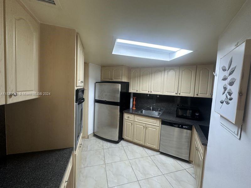 801 Brickell Bay Dr # 665