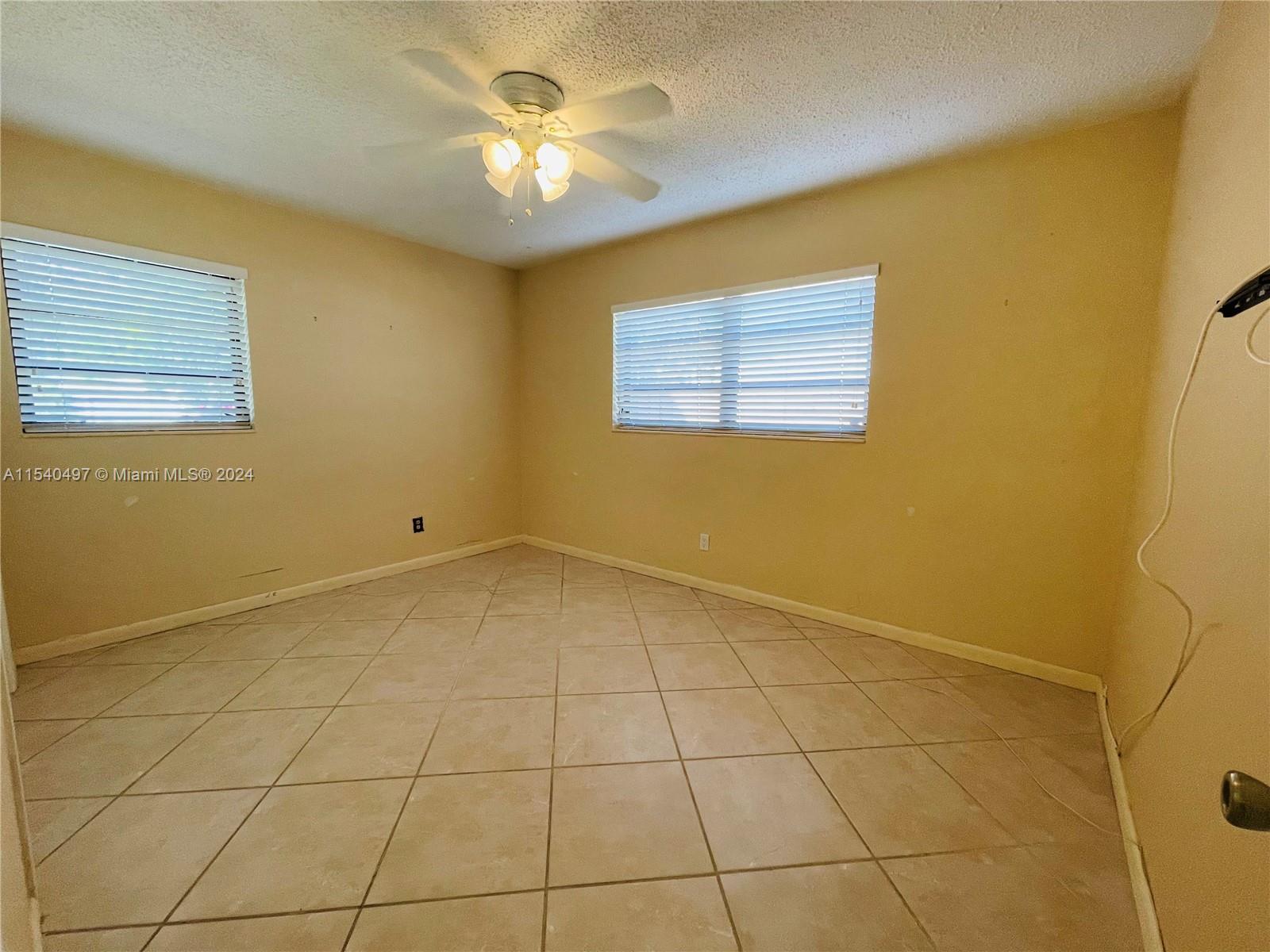 9350 SW 52nd Ter