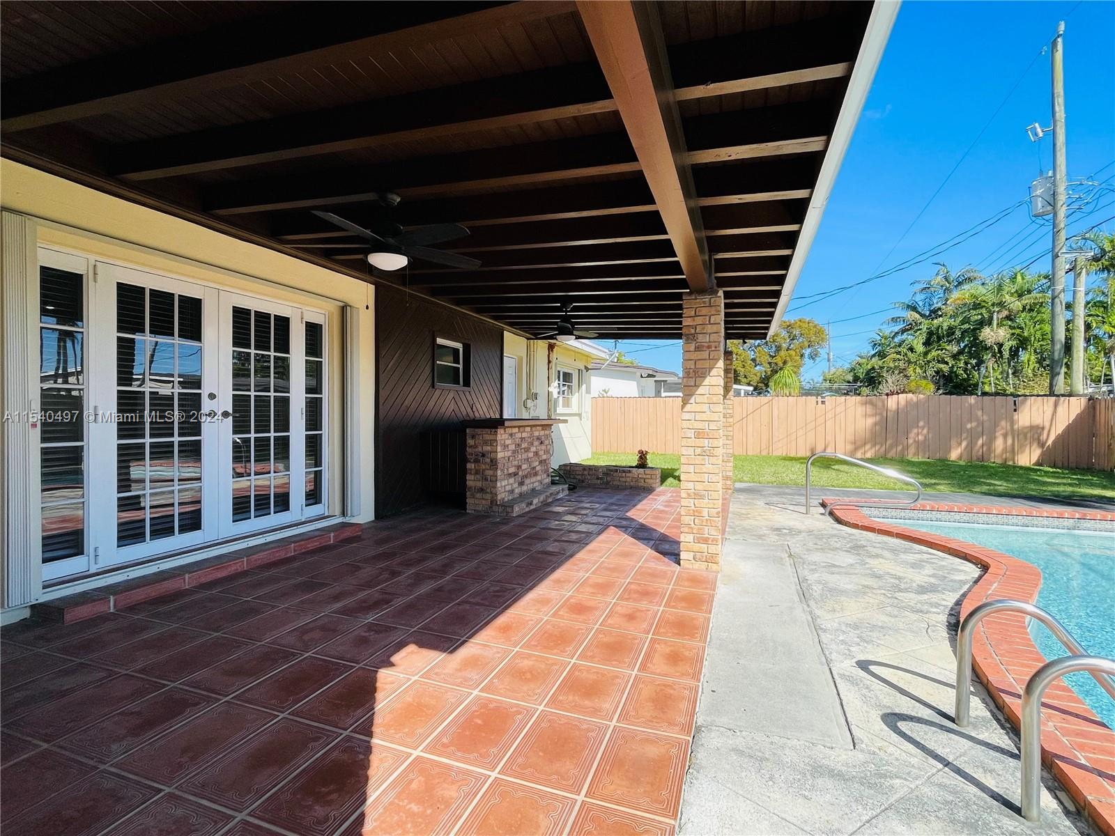 9350 SW 52nd Ter