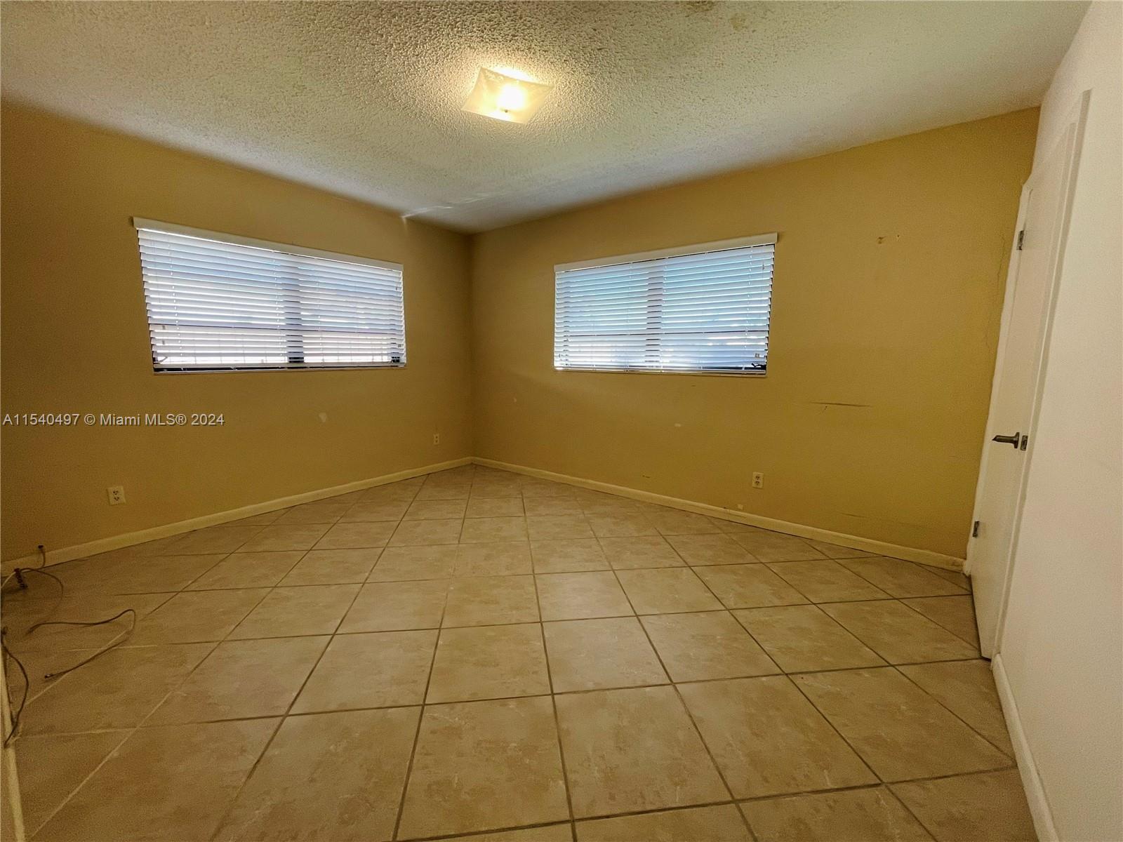 9350 SW 52nd Ter