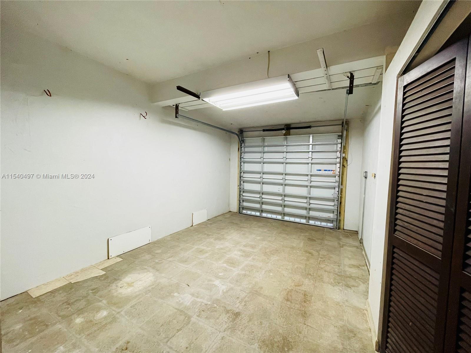 9350 SW 52nd Ter