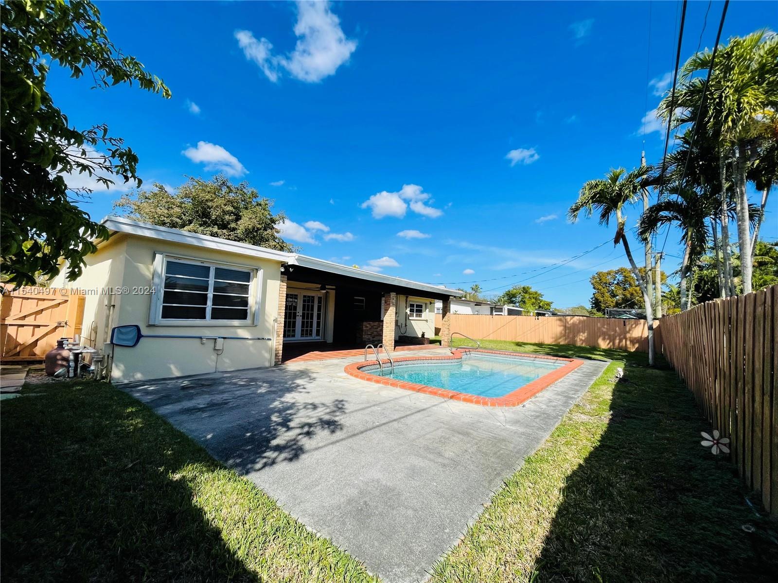 9350 SW 52nd Ter