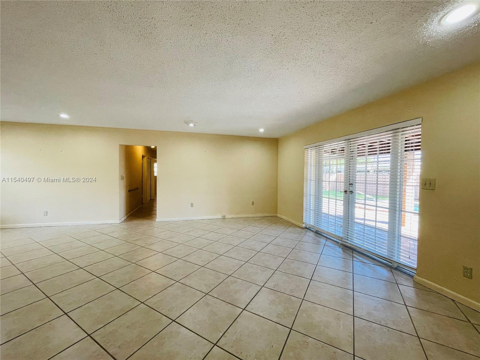 9350 SW 52nd Ter
