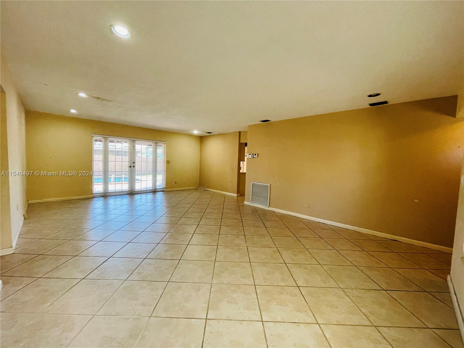 9350 SW 52nd Ter