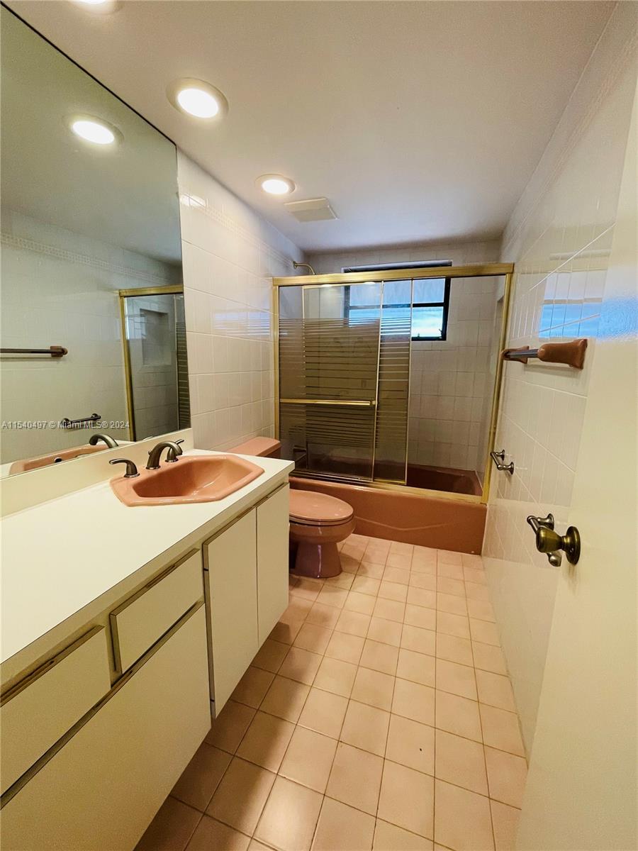 9350 SW 52nd Ter