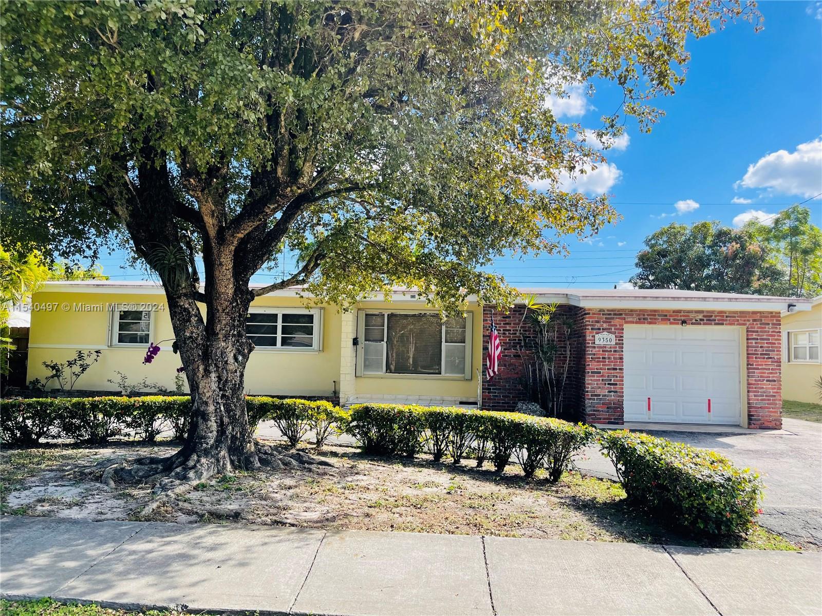 9350 SW 52nd Ter