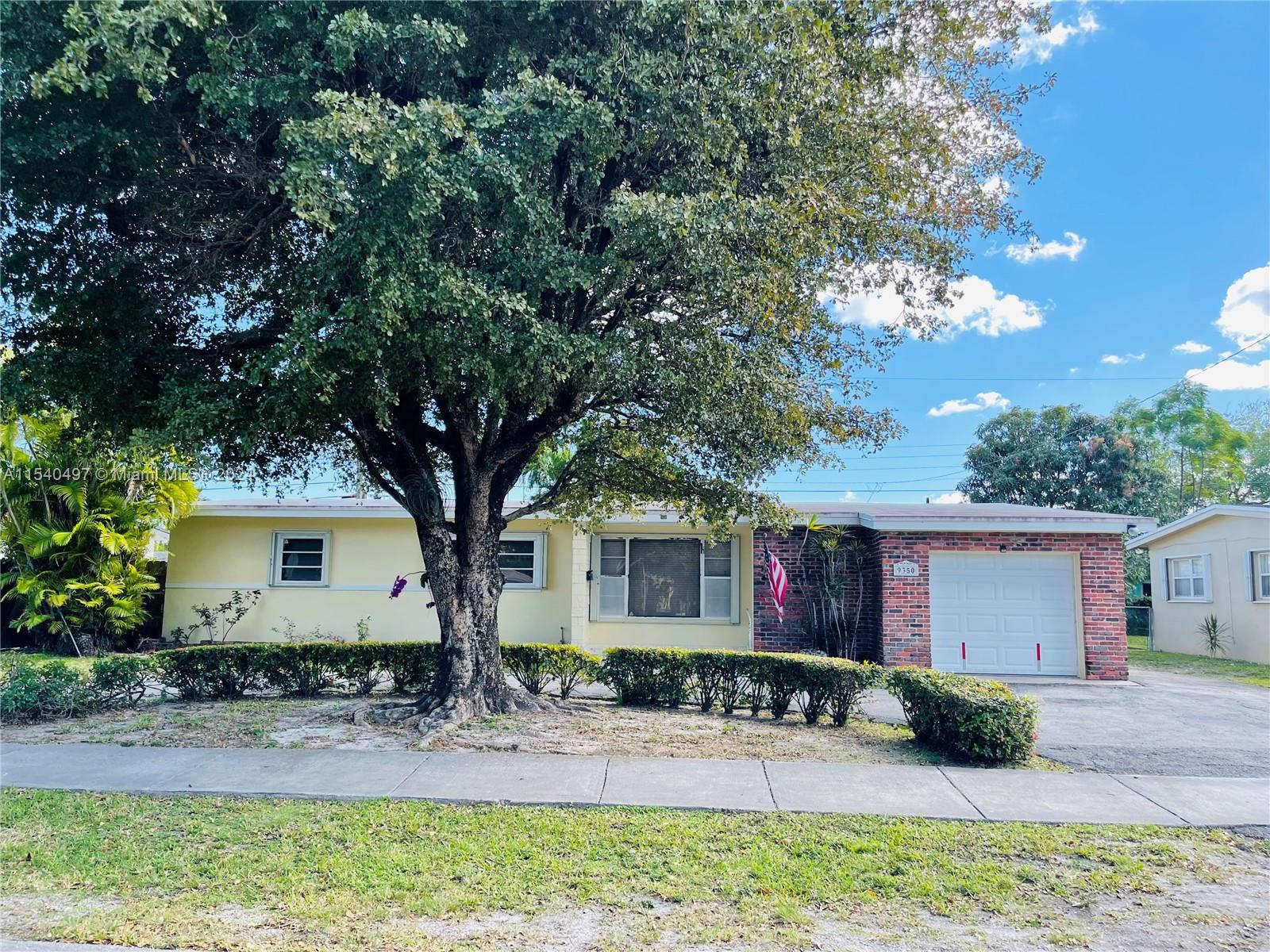 9350 SW 52nd Ter