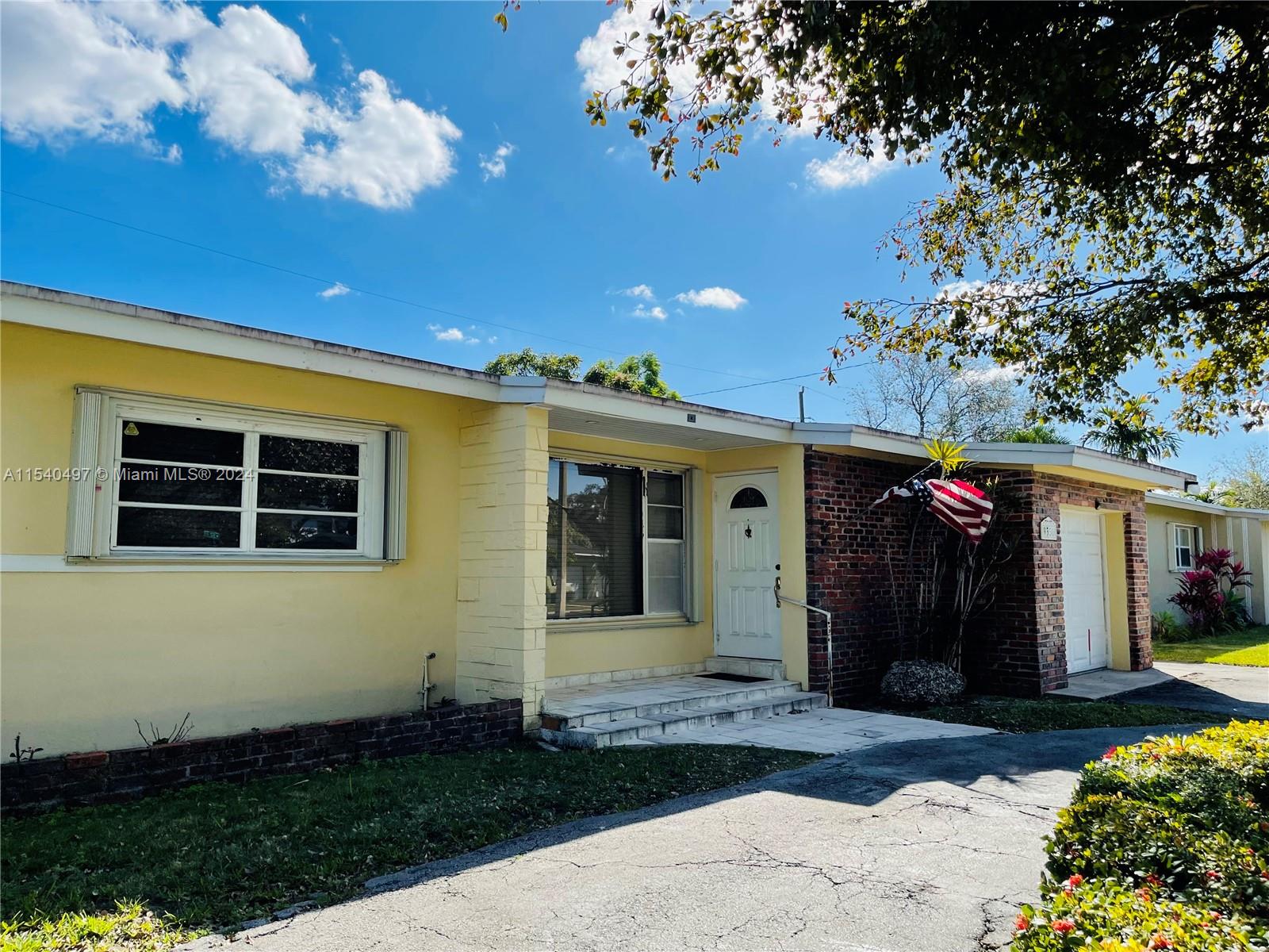 9350 SW 52nd Ter