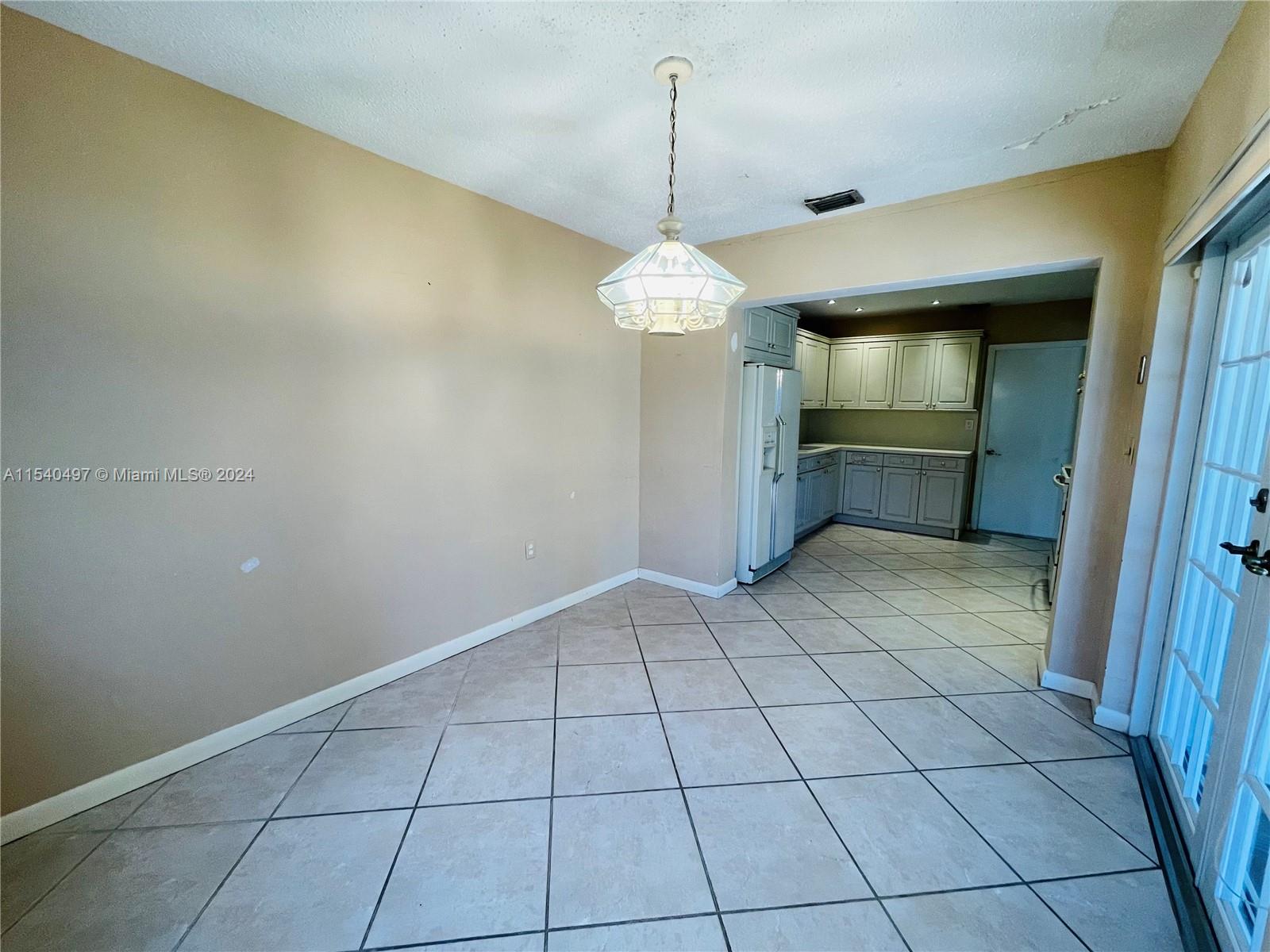 9350 SW 52nd Ter