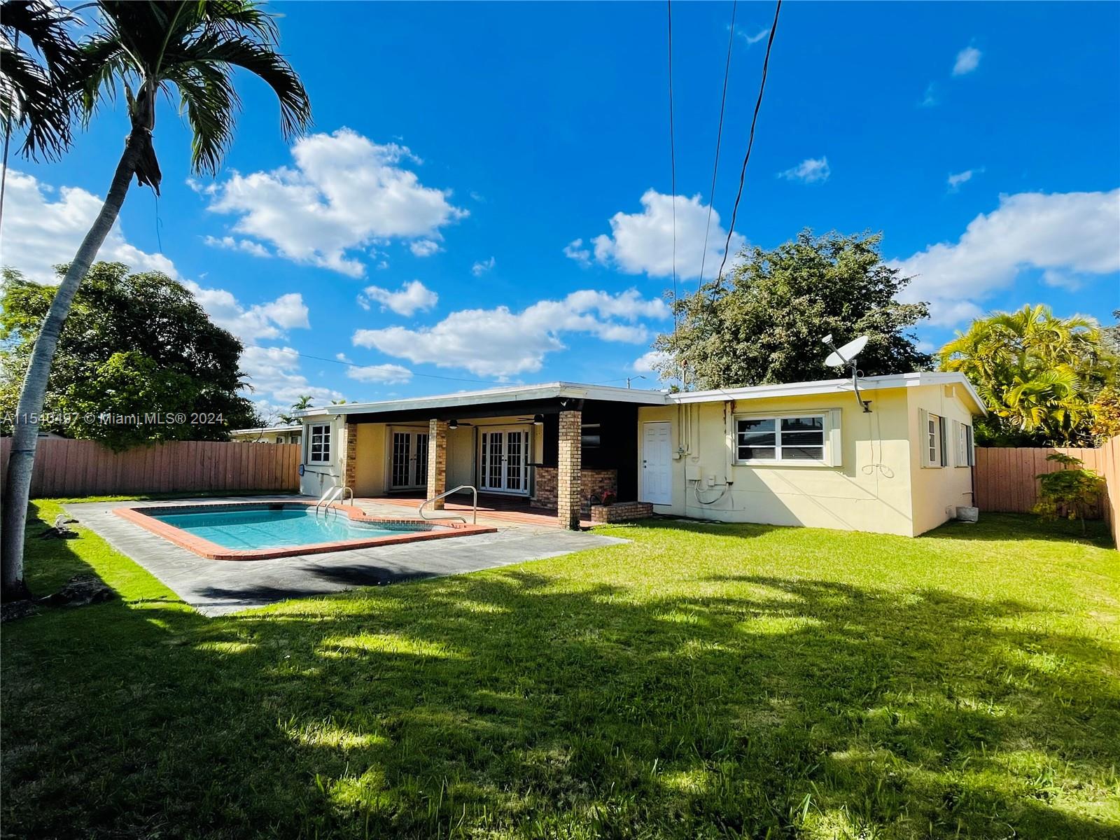 9350 SW 52nd Ter