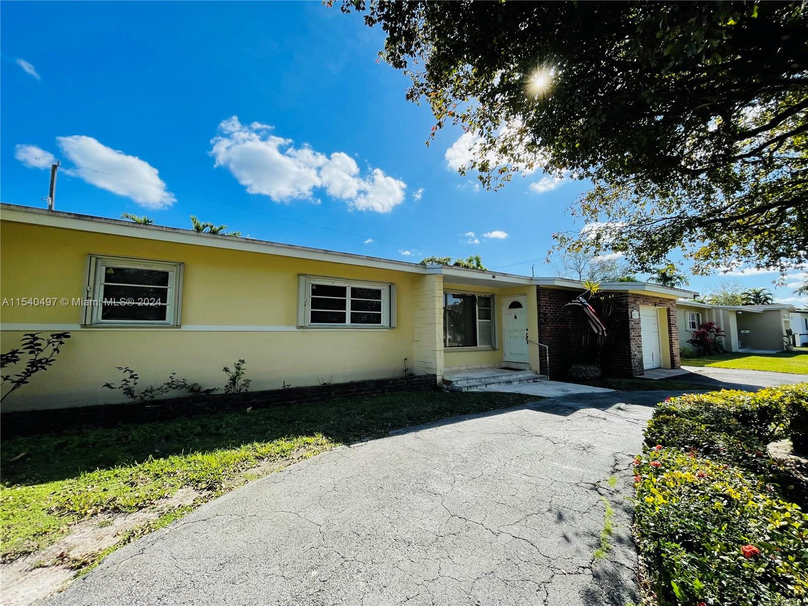 9350 SW 52nd Ter