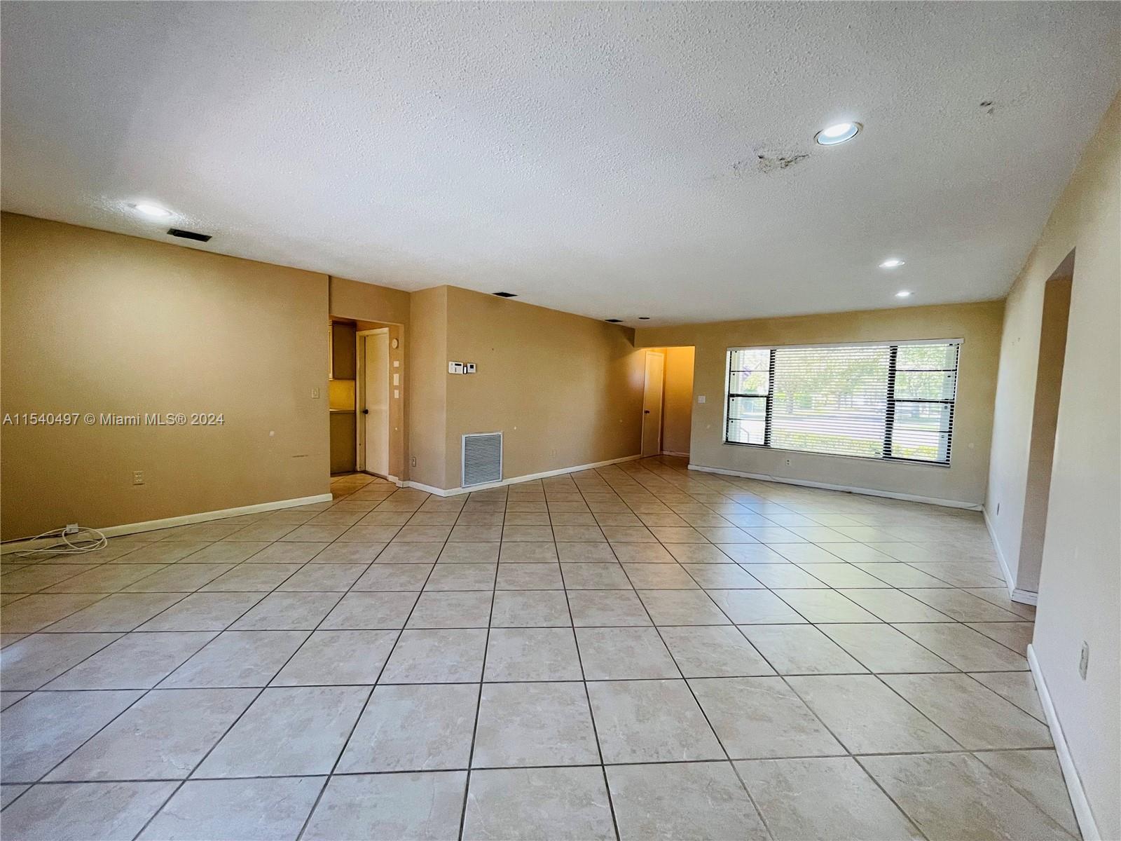 9350 SW 52nd Ter