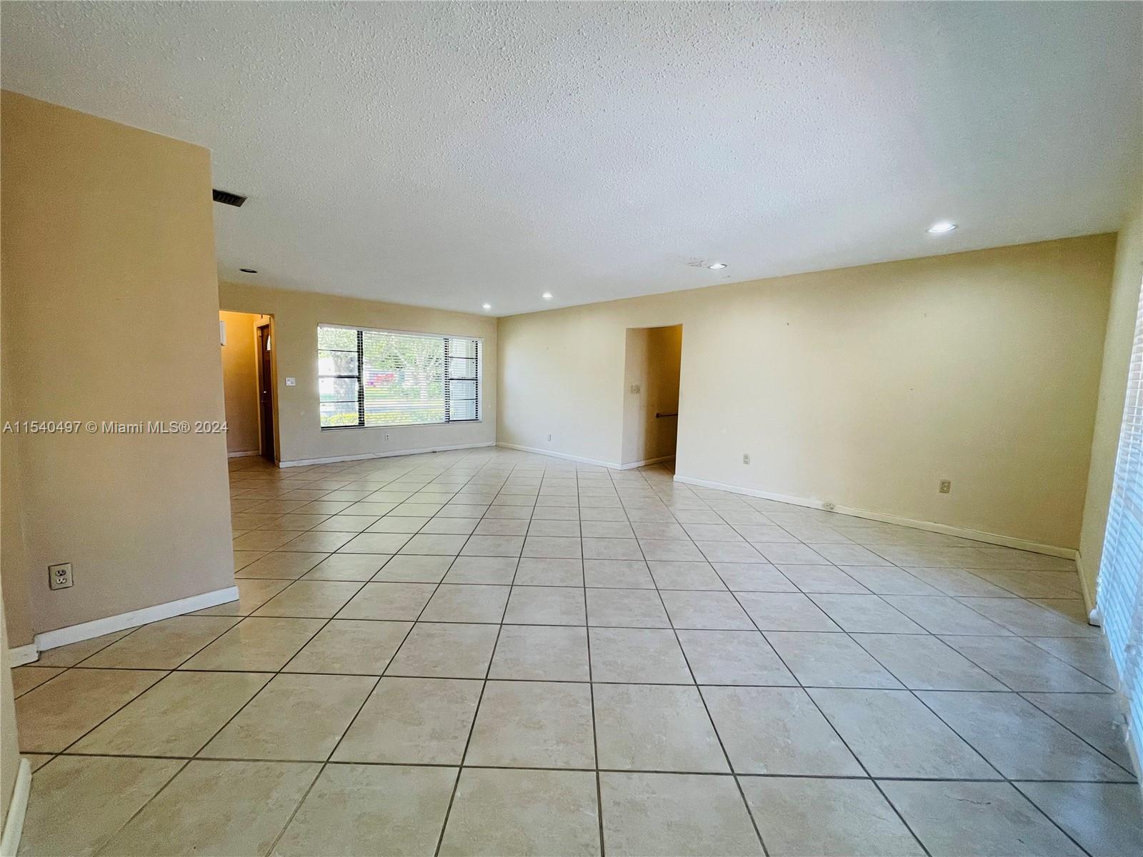 9350 SW 52nd Ter