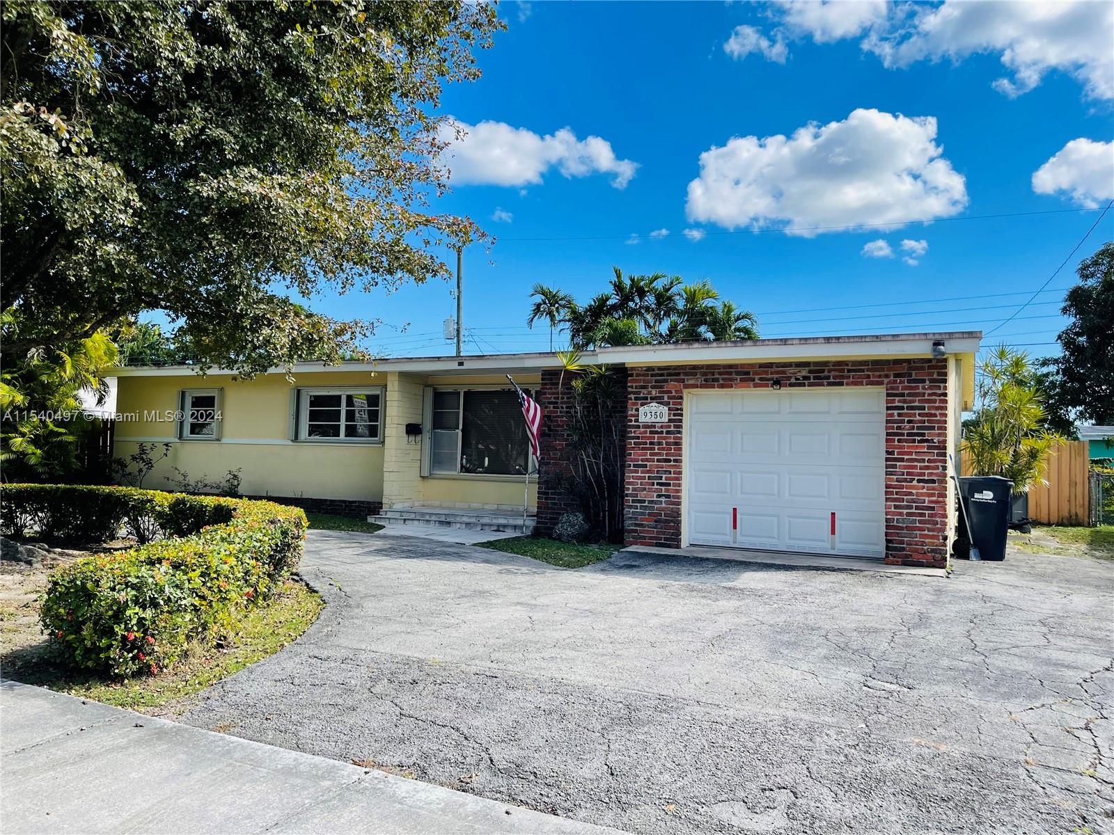9350 SW 52nd Ter
